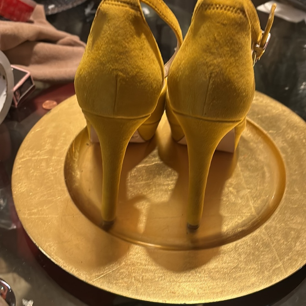 Jessica Simpson Womens Beeya Suede Peep Toe, Mustard Size 8.5 - Picture 2 of 6